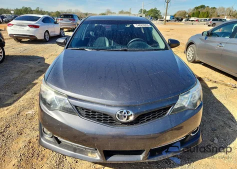 2012 Toyota Camry Base z USA, uszkodzony, nr VIN 4T1BF1FK7CU087636